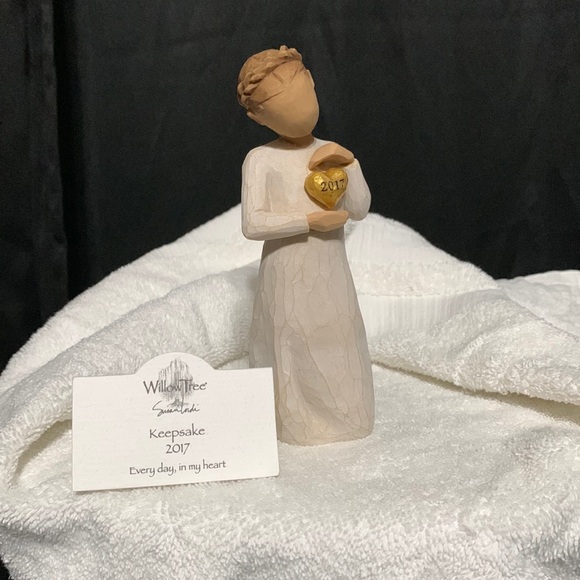Willow Tree Other - WILLOW TREE - SUSAN LORDI- KEEPSAKE 2017